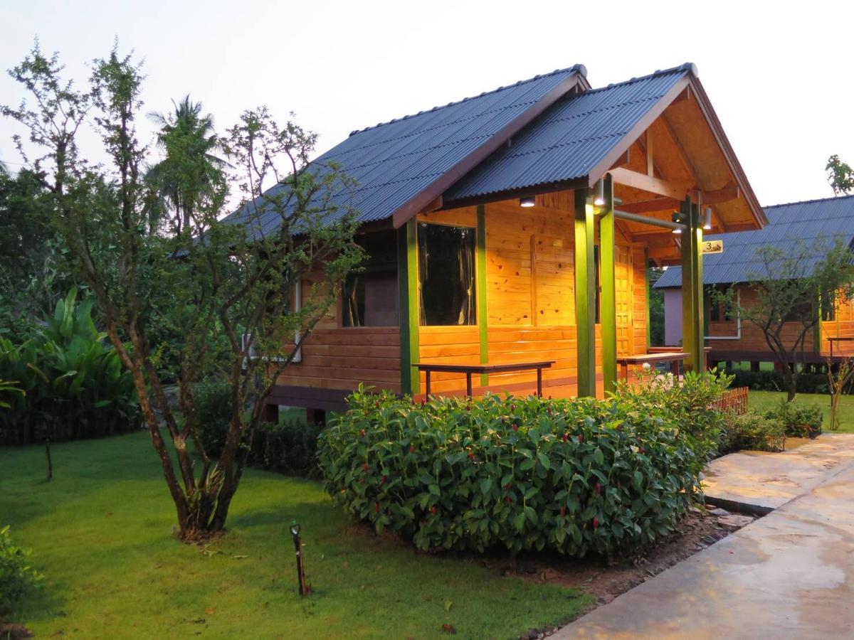 Nung Ni Bang Khon Thi Resort Amphawa Esterno foto