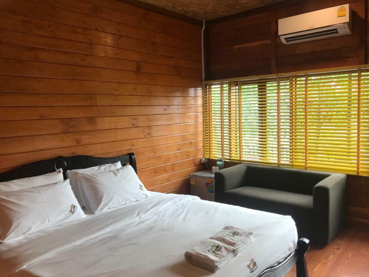 Nung Ni Bang Khon Thi Resort Amphawa Esterno foto
