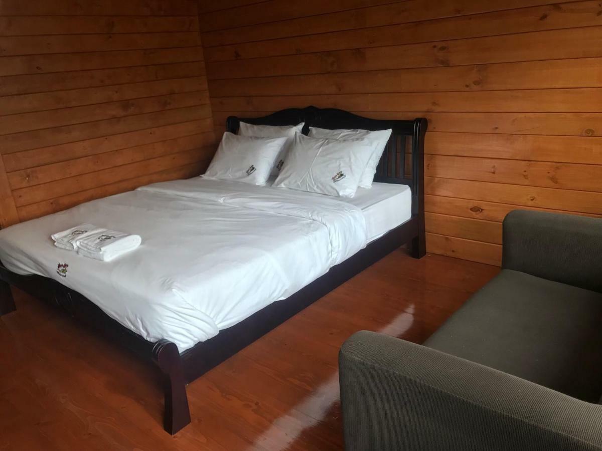Nung Ni Bang Khon Thi Resort Amphawa Esterno foto