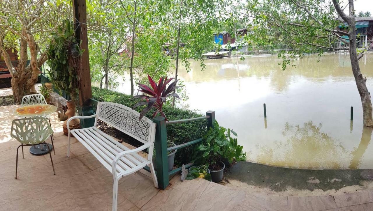 Nung Ni Bang Khon Thi Resort Amphawa Esterno foto