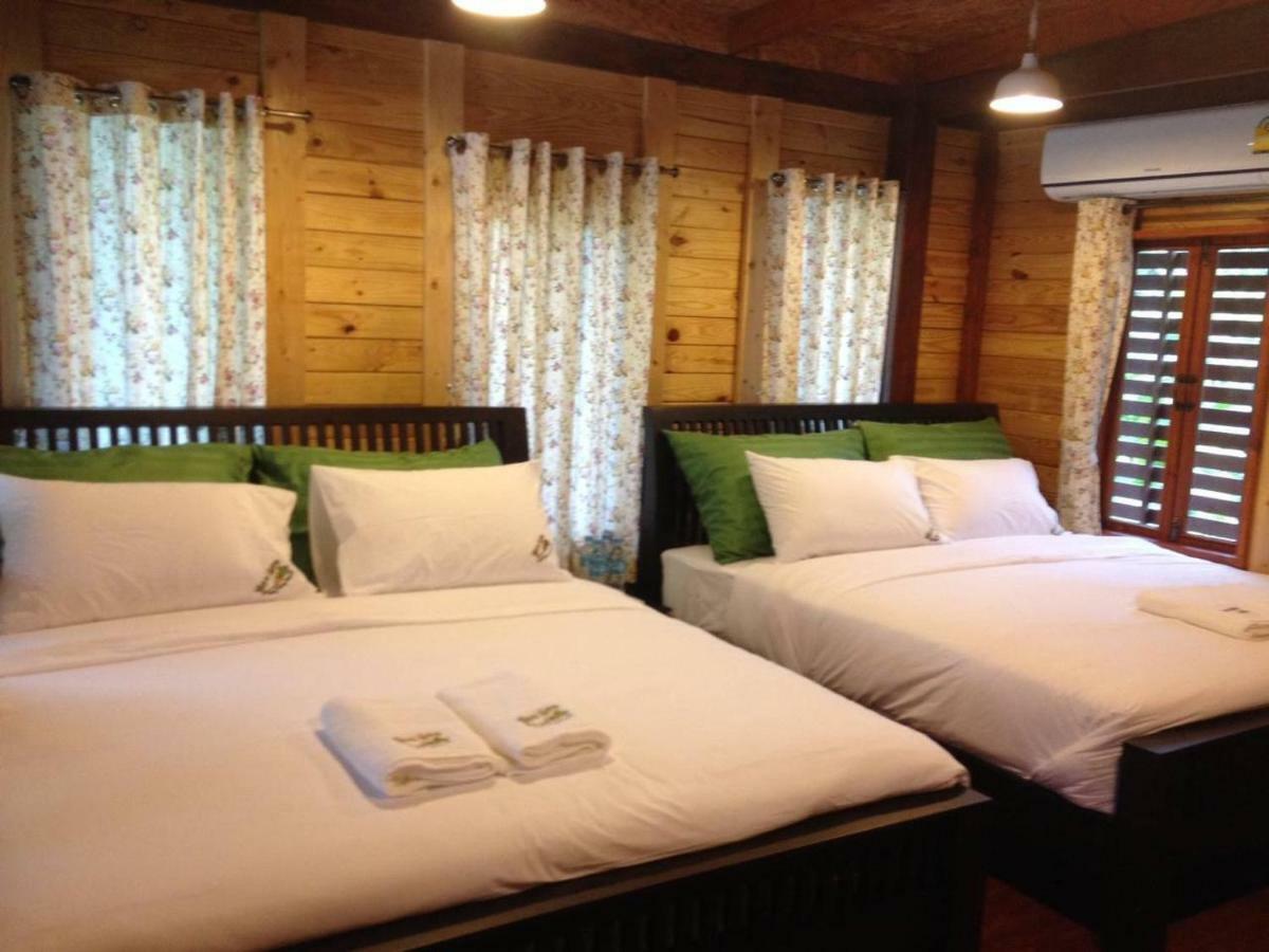 Nung Ni Bang Khon Thi Resort Amphawa Esterno foto