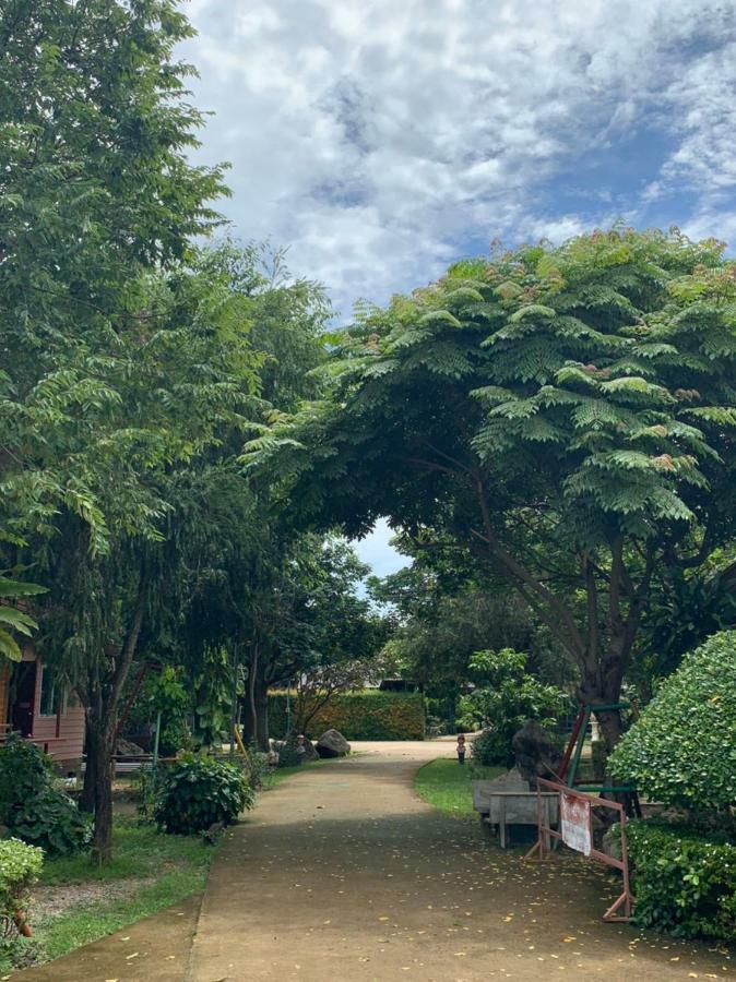 Nung Ni Bang Khon Thi Resort Amphawa Esterno foto