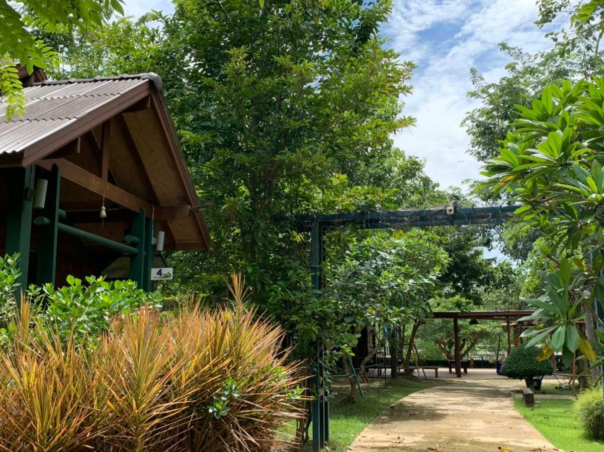 Nung Ni Bang Khon Thi Resort Amphawa Esterno foto