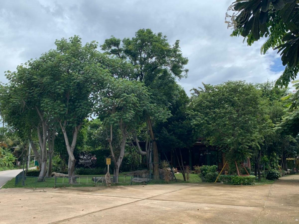 Nung Ni Bang Khon Thi Resort Amphawa Esterno foto